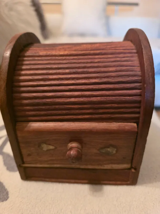 Caja joyero madera terciopelo música