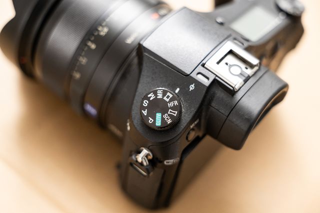 Sony RX10 II F2.8 24-200mm Cámara