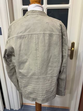 Cazadora Guess Vintage Beige