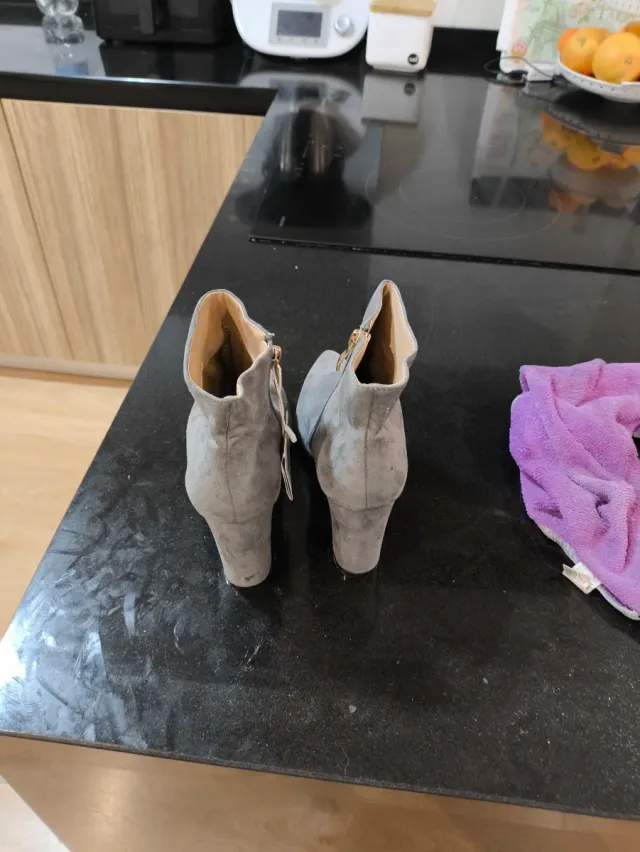 Botines grises de tacón