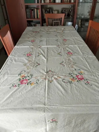 Tovaglia vintage anni '60 ricamata