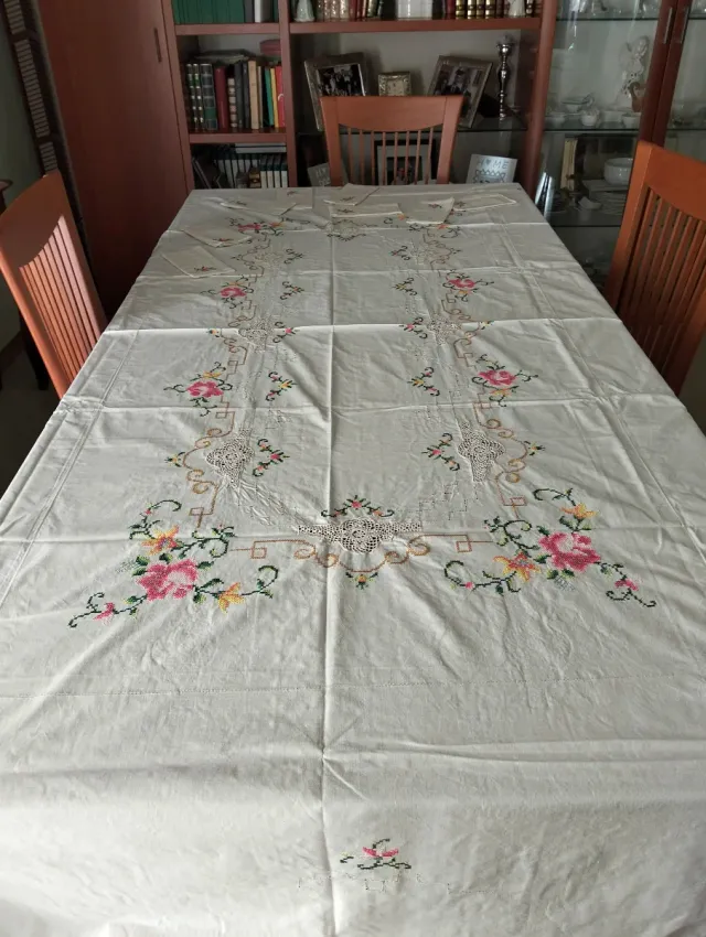 Tovaglia vintage anni '60 ricamata