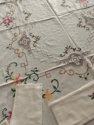 Tovaglia vintage anni '60 ricamata