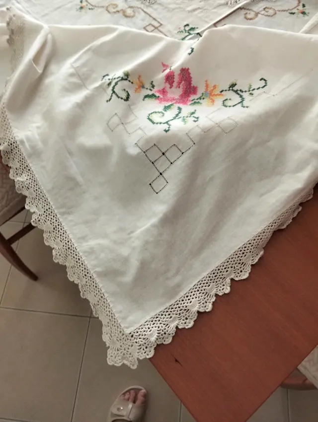 Tovaglia vintage anni '60 ricamata