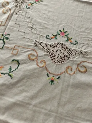 Tovaglia vintage anni '60 ricamata