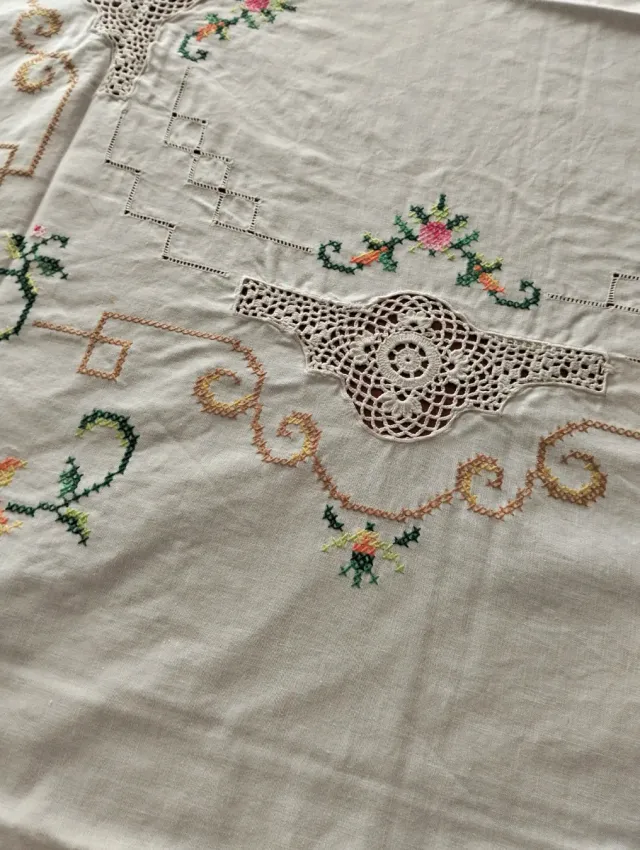 Tovaglia vintage anni '60 ricamata