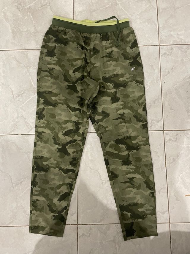 Pantalones de entrenamiento Fabletics camuflaje
