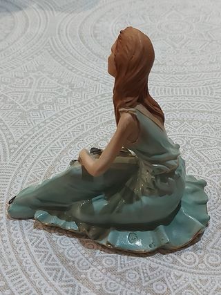 Figura Dama Vestido Verde Flores