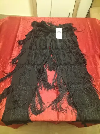 Pantalón de mujer con flecos