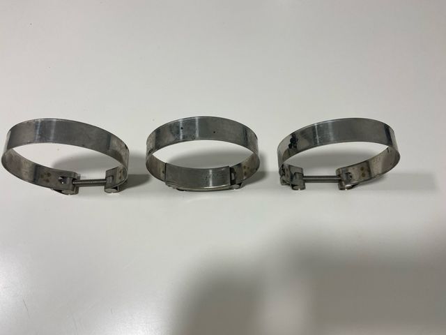 3 Abrazaderas metálicas ajustables