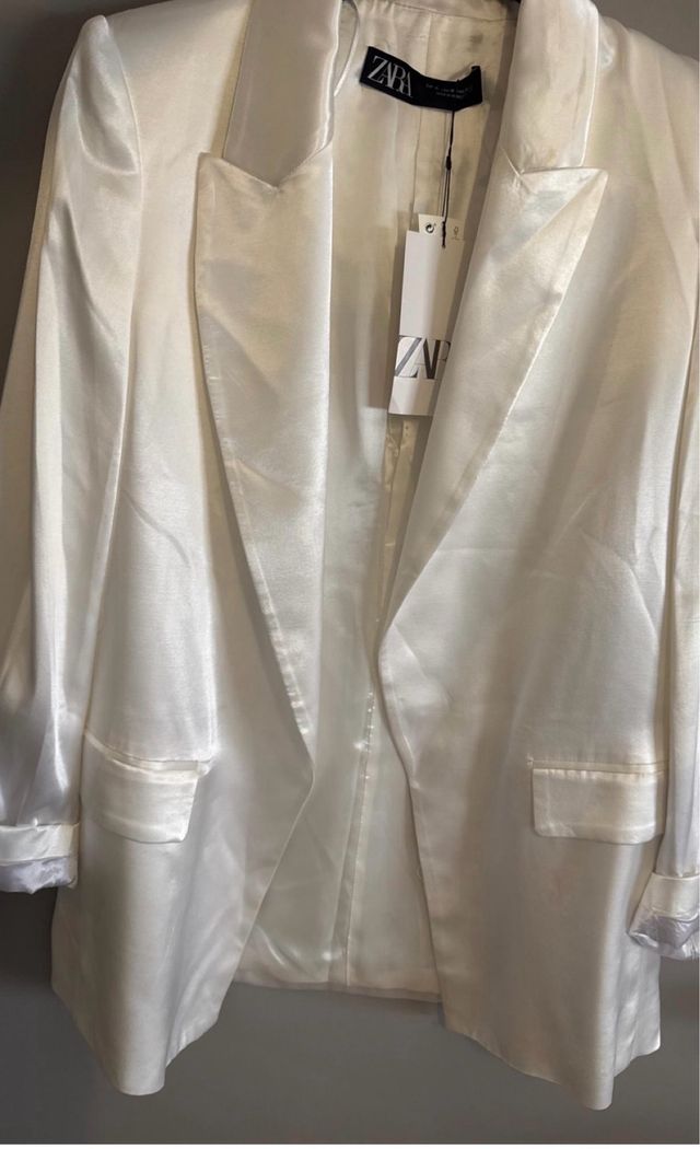 Blazer satén blanco Zara
