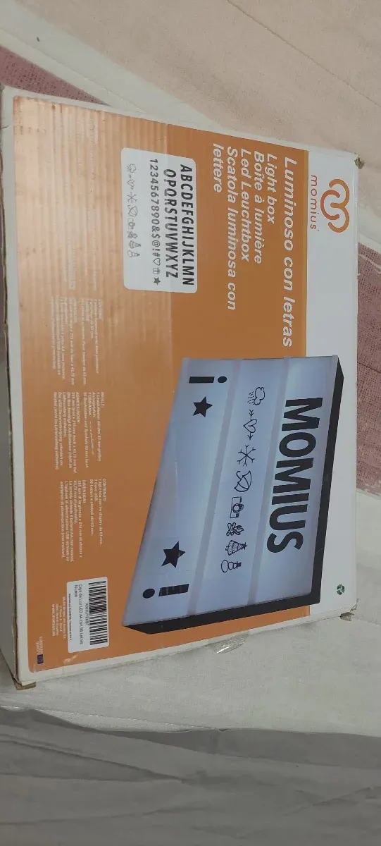 Caja de luz LED Momius con letras
