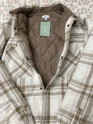 Chaqueta H&M acolchada cuadros beige