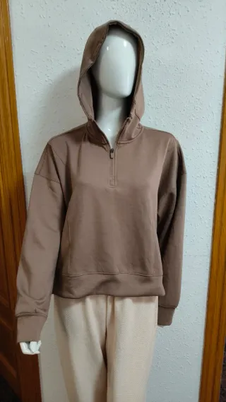 Sudadera marrón oversize con capucha