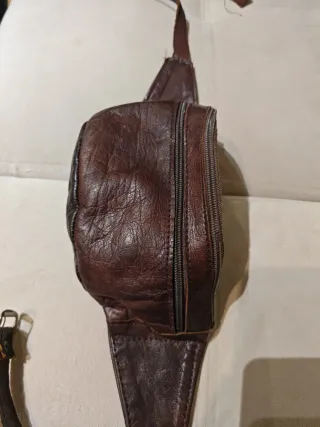 REGALO: Riñonera de cuero marrón