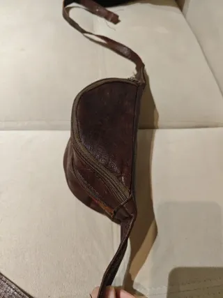 REGALO: Riñonera de cuero marrón