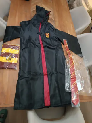 Túnica, bufanda y corbata Harry Potter