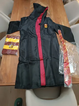 Túnica, bufanda y corbata Harry Potter