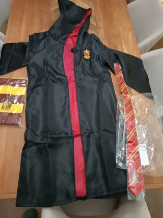 Túnica, bufanda y corbata Harry Potter