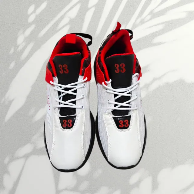 Zapatillas deportivas rojas y blancas a estrenar