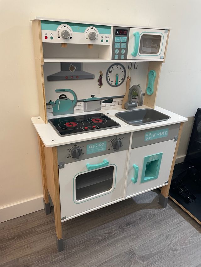 Cocinita de madera infantil