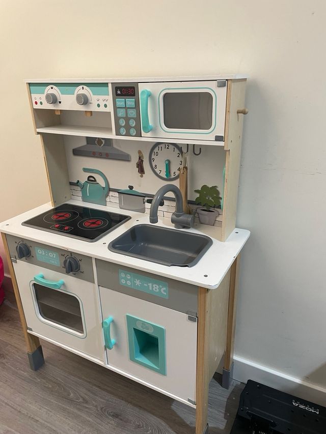 Cocinita de madera infantil