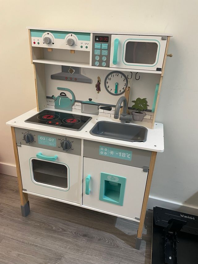 Cocinita de madera infantil