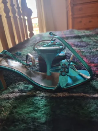 Sandalias de fiesta piel plateadas y turquesa