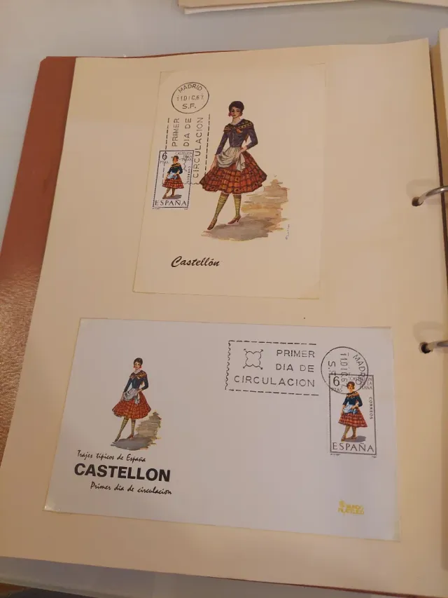 24 Sobres 1er Día Circulación Trajes Regionales 67