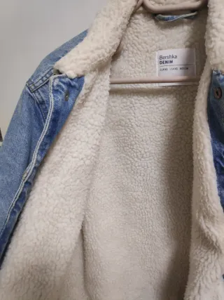 Cazadora vaquera forrada Bershka Talla XS