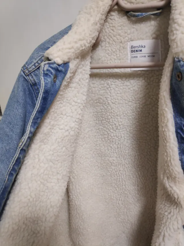 Cazadora vaquera forrada Bershka Talla XS