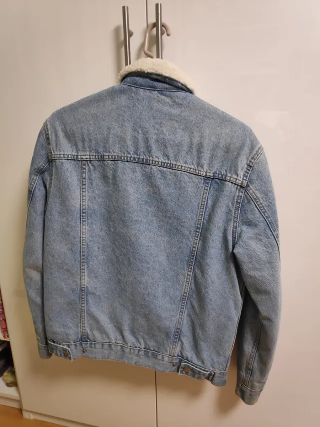 Cazadora vaquera forrada Bershka Talla XS