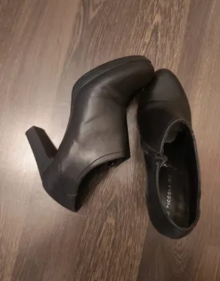 Botines de piel negros