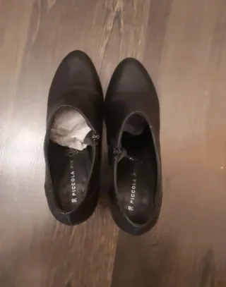 Botines de piel negros