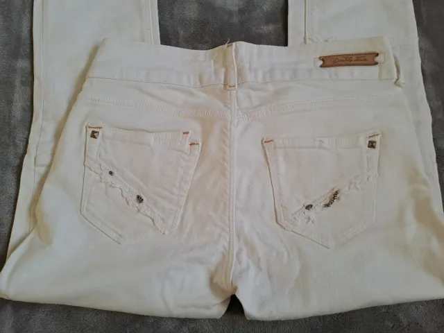 Vaqueros Bershka blancos desgastados