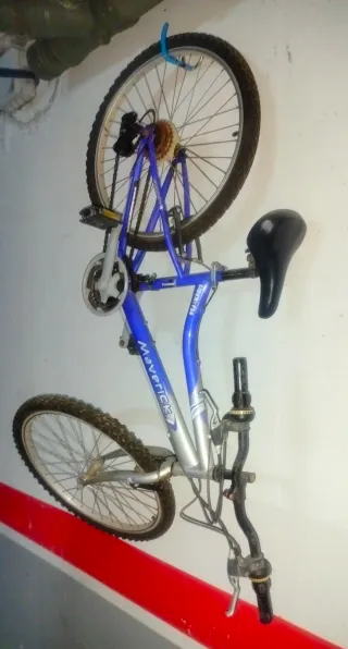 Bicicleta azul Maverick