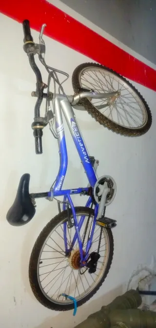 Bicicleta azul Maverick