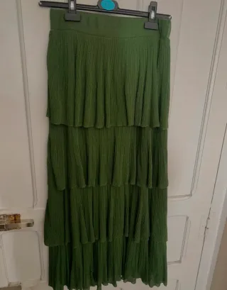 Falda Zara verde midi plisada