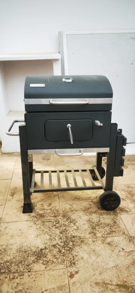 Barbacoa carbón con altura ajustable