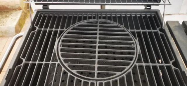 Barbacoa carbón con altura ajustable