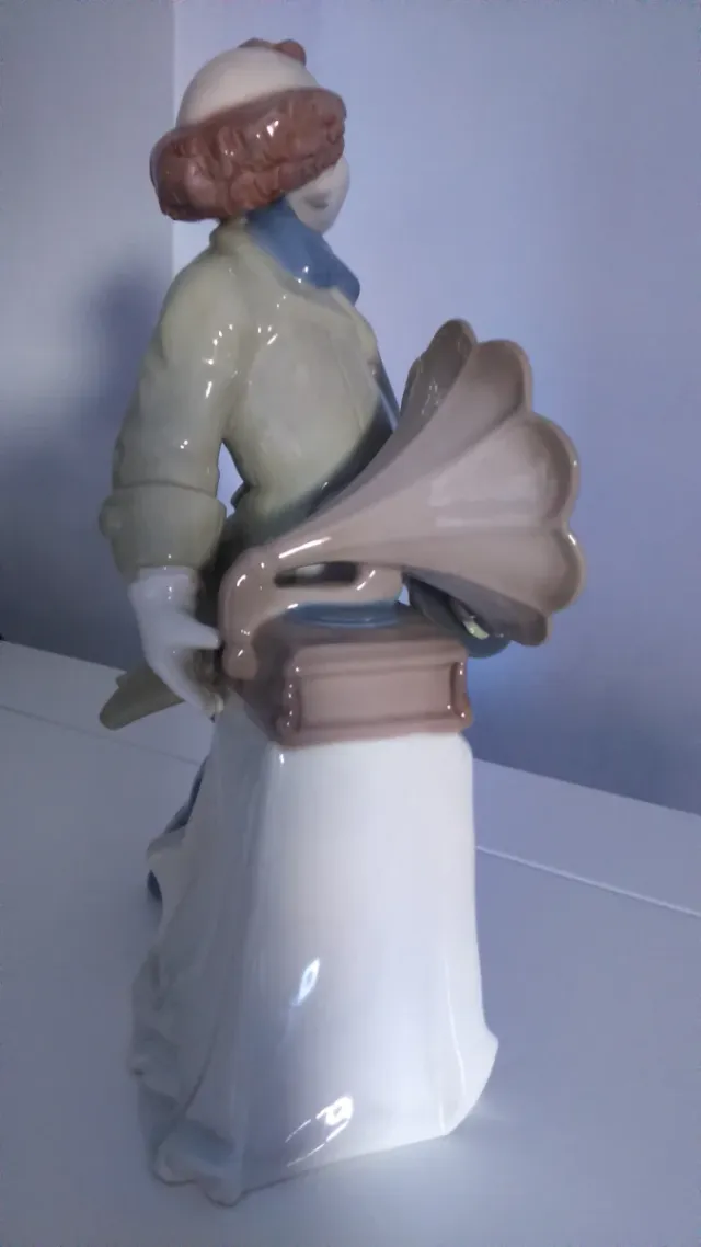 Antica figura di porcellana di Nadal