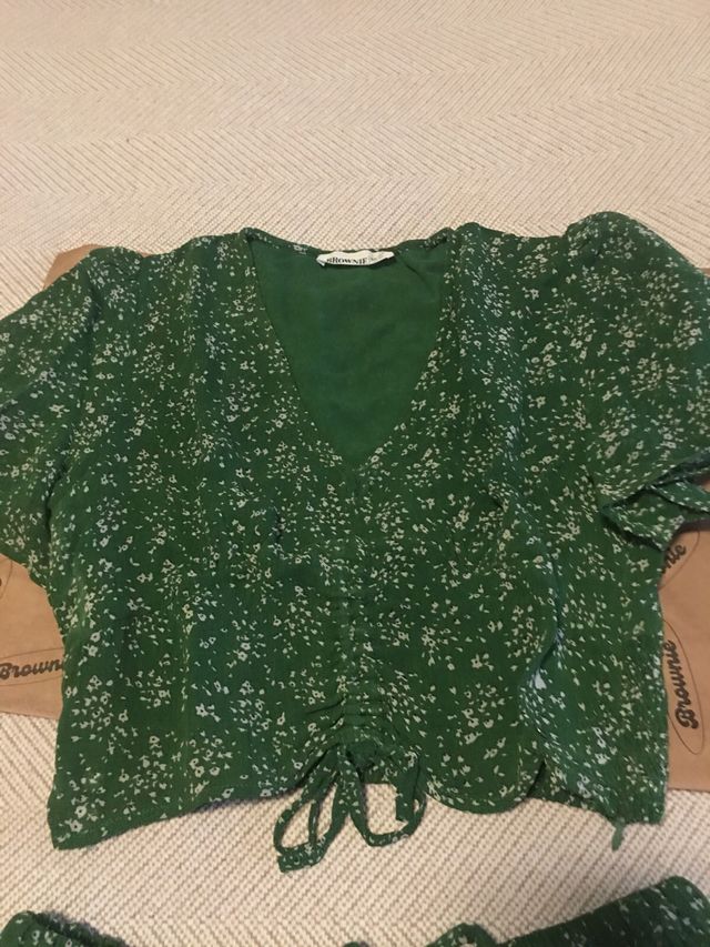 Falda y blusa Brownie verde estampado floral