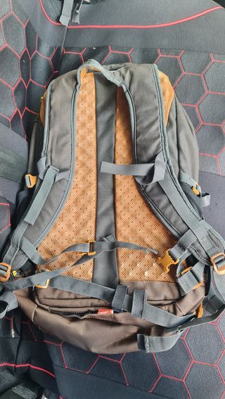 Mochila Quechua 30L senderismo y uso diario