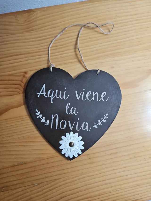 Cartel Corazón Aquí Viene la Novia