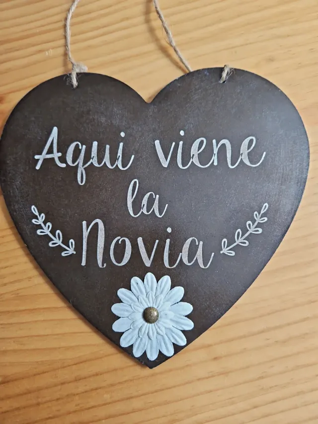 Cartel Corazón Aquí Viene la Novia