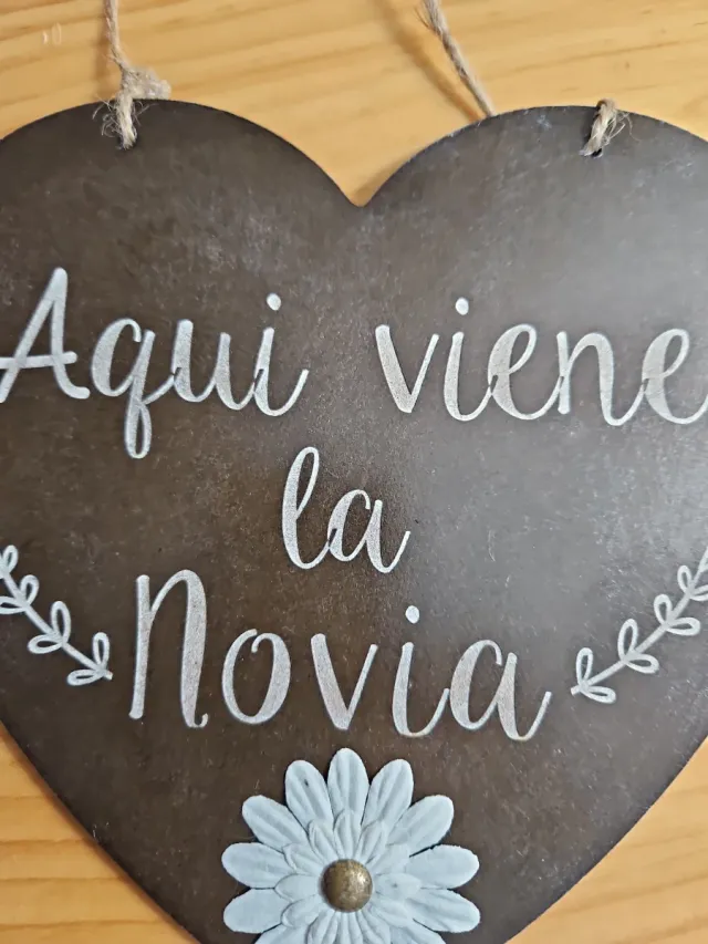 Cartel Corazón Aquí Viene la Novia
