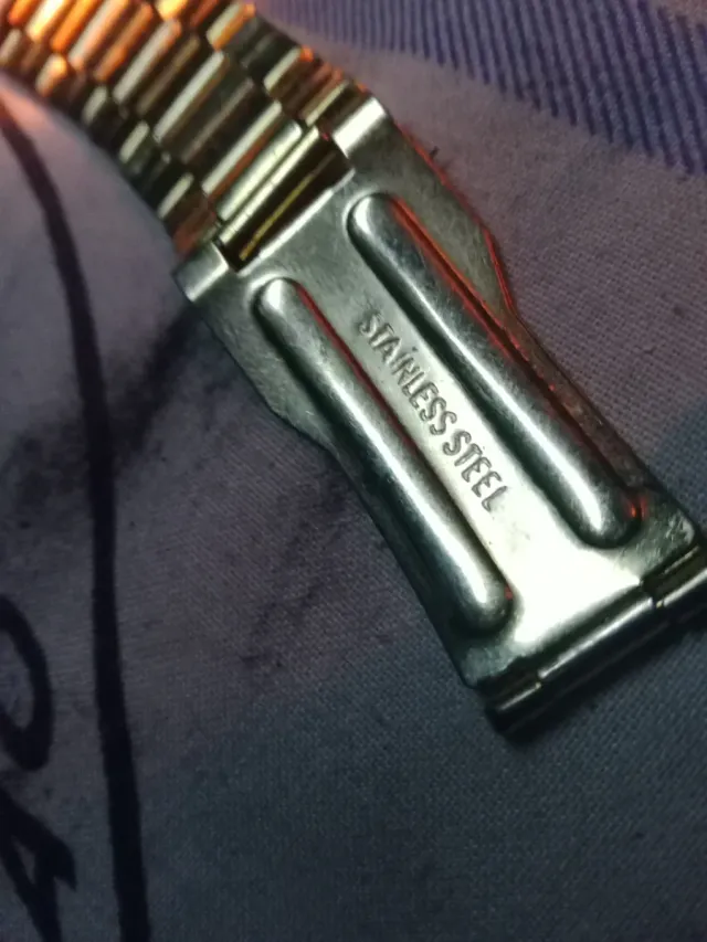 Reloj EYROS Acero Inoxidable Cuarzo Negro Dorado