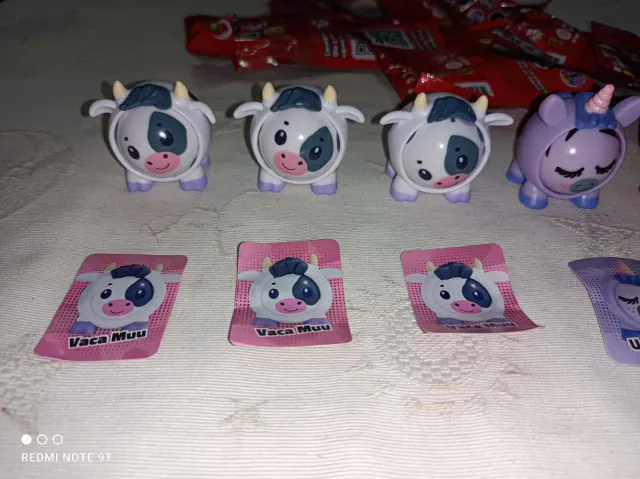 Lote 6 figuras y cartas sorpresa