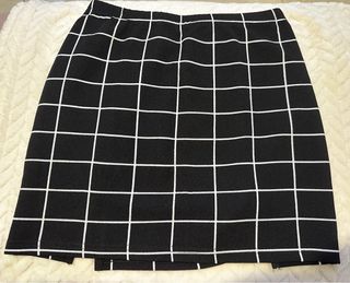 Falda de cuadros negra con aberturas Talla S