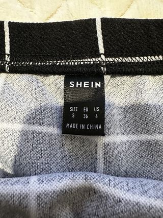 Falda de cuadros negra con aberturas Talla S